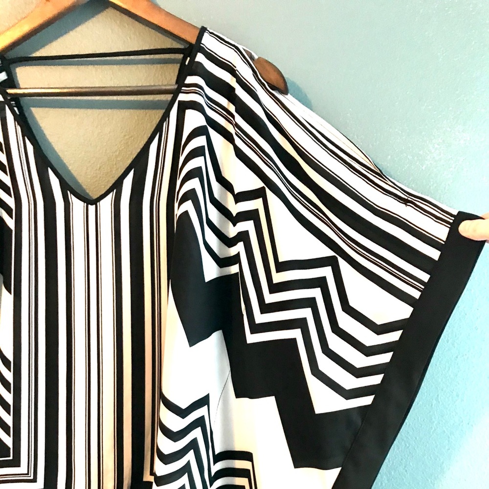 NWOT Black and white cold shoulder shirt XOXO